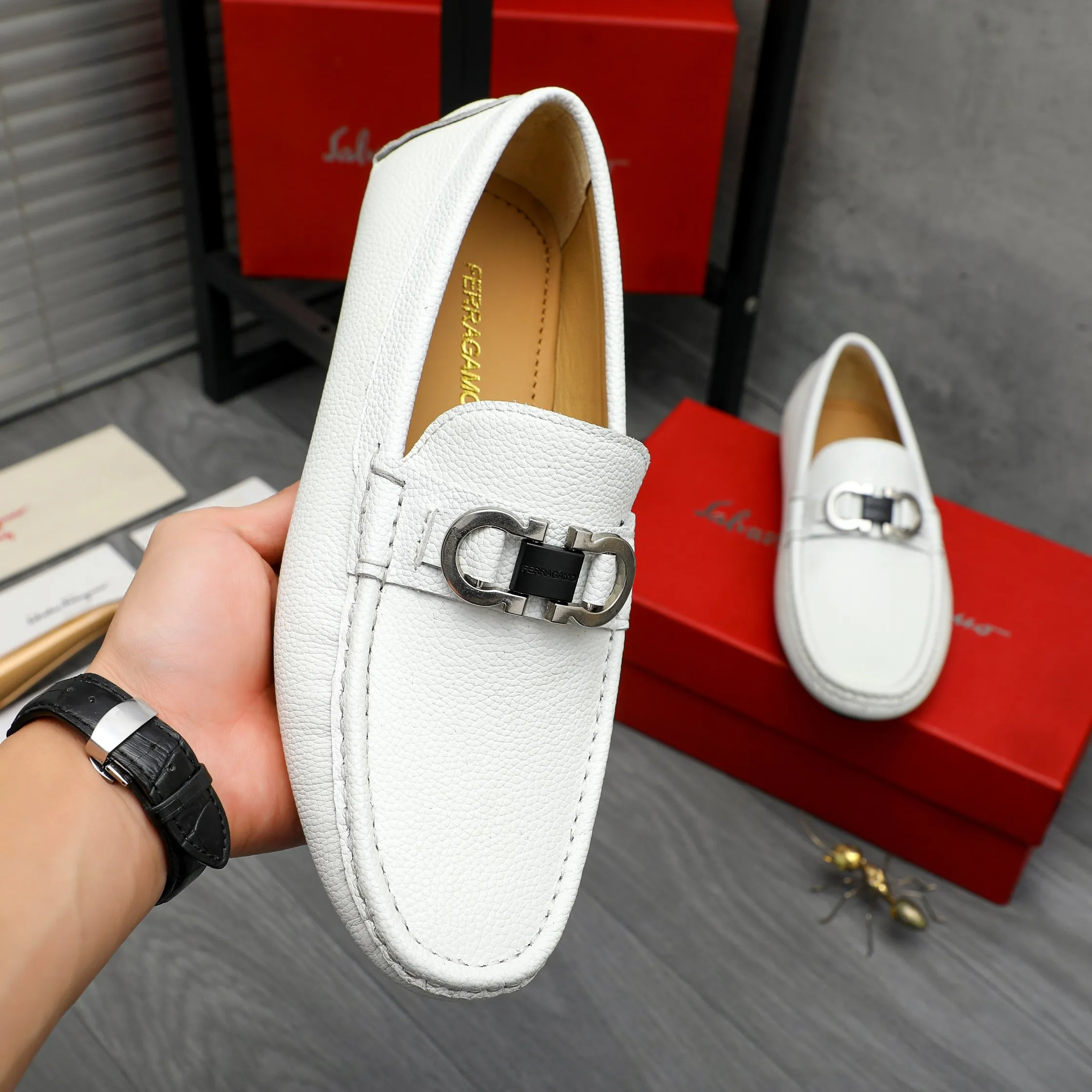 Men's shoes 💰p420 Product trademark: Ferragamo " Ferragamo ] Casual slip-on men's shoes Regular size: 38-44 Product materials: Selected pebbled cowhide upper, sheepskin lining, original rubber outsole